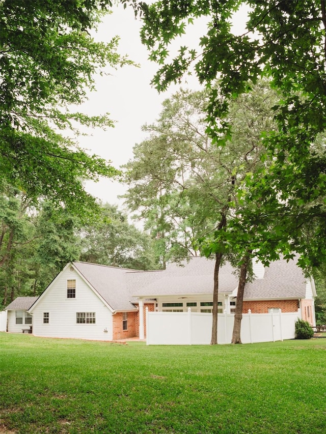 view of front of property with a front yard