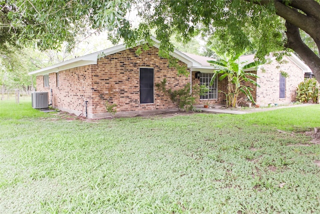 single story home featuring central AC and a front lawn