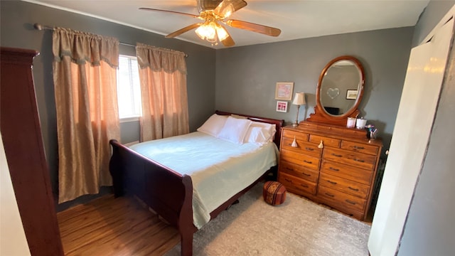 bedroom with ceiling fan