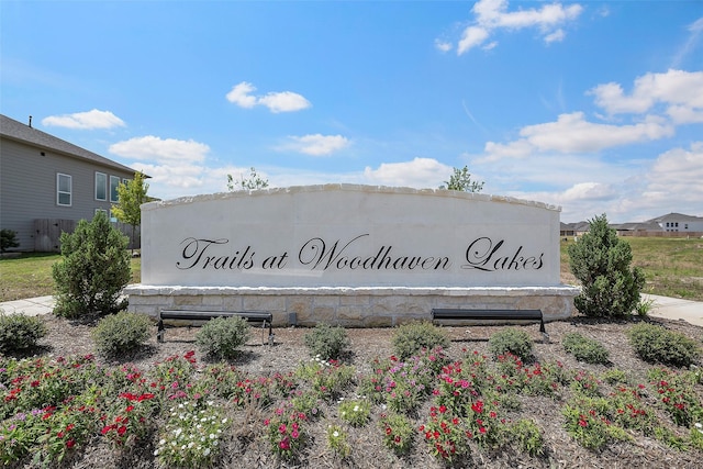 view of community / neighborhood sign