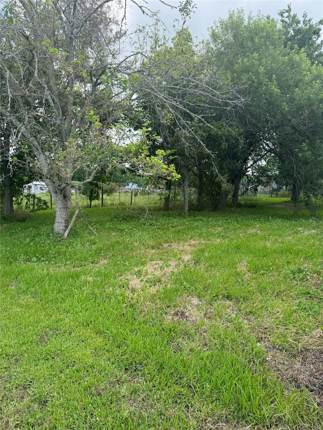 Listing photo 2 for 321 N Pecan, Texas City TX 77591