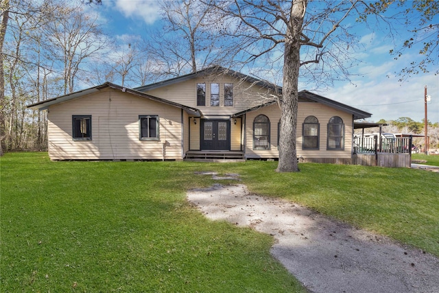 view of front of home featuring a front yard