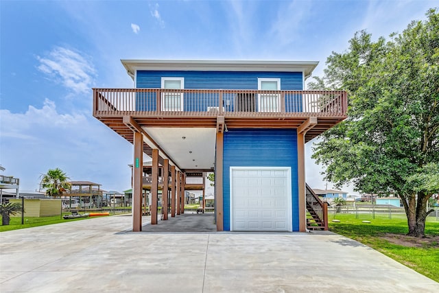 front of property featuring a front lawn and a garage