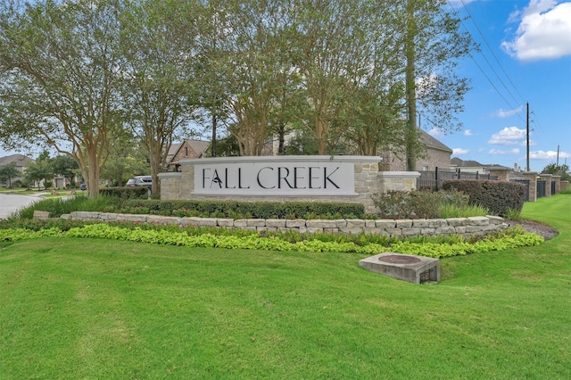 community / neighborhood sign with a yard