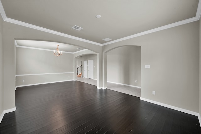 tiled spare room featuring crown molding and a chandelier