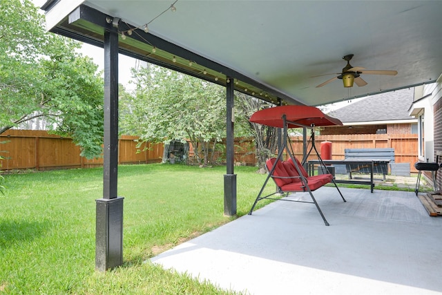 view of patio featuring a ceiling fan and a fenced backyard