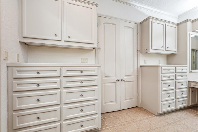 kitchen with ornamental molding