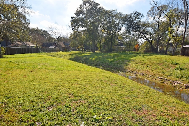 Listing photo 3 for 499 N Illinois Ave, League City TX 77573