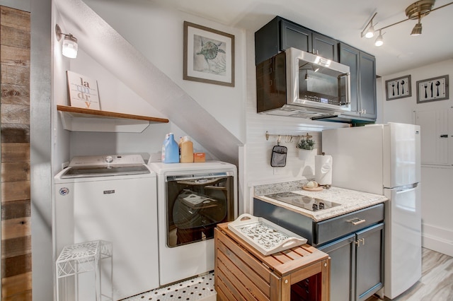 laundry area with light wood-type flooring and independent washer and dryer