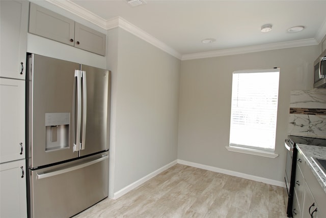 kitchen with crown molding, light hardwood / wood-style flooring, gray cabinetry, and stainless steel appliances