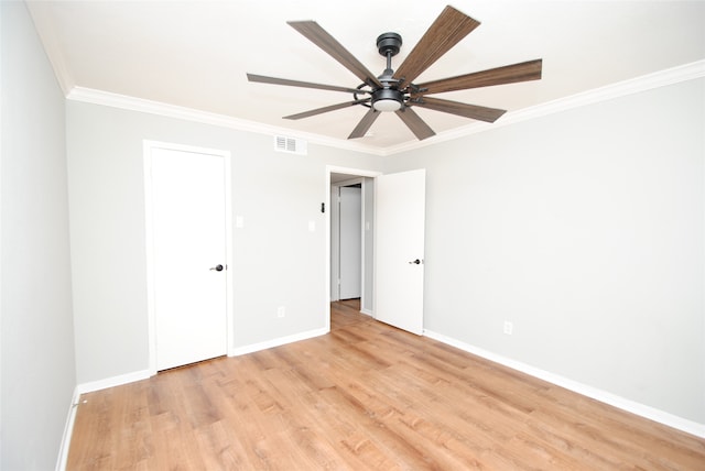 unfurnished bedroom featuring ceiling fan, light hardwood / wood-style flooring, and ornamental molding