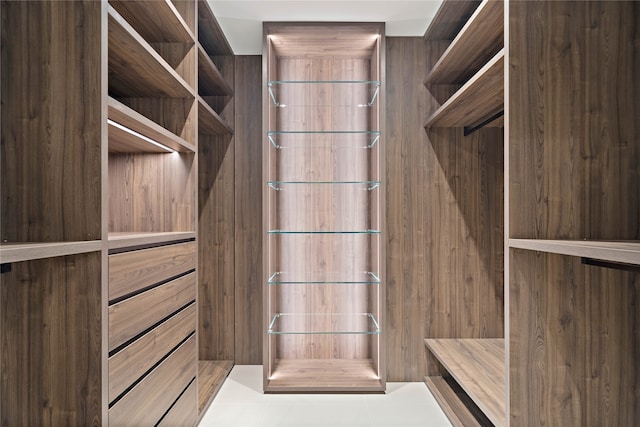 walk in closet featuring tile patterned floors