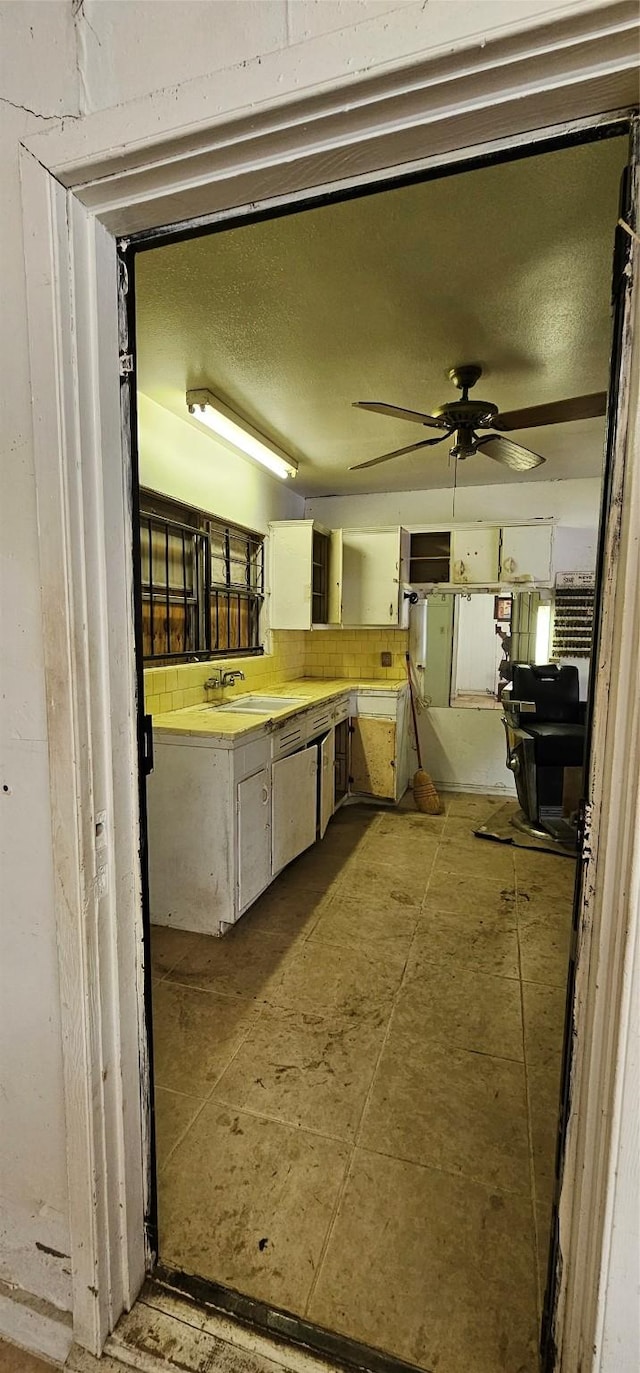 bathroom featuring sink, a textured ceiling, and ceiling fan