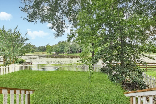 view of yard featuring a water view