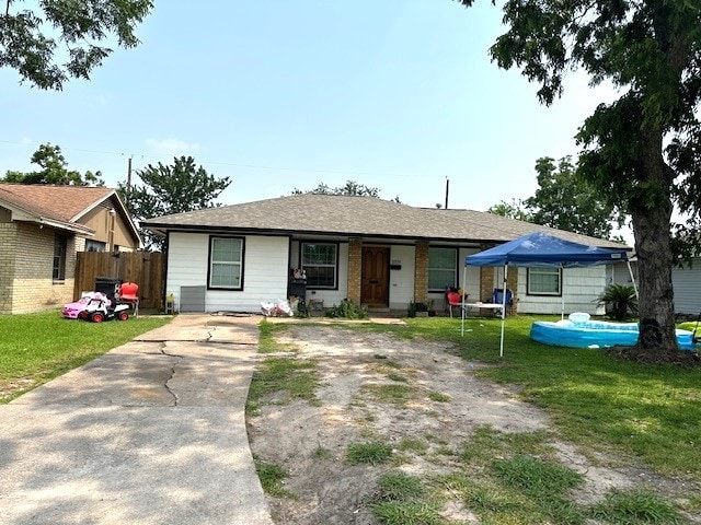 ranch-style house with a front yard