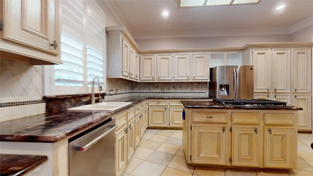 kitchen featuring sink, a center island, cream cabinetry, and appliances with stainless steel finishes