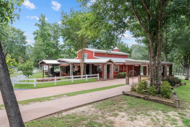 view of front of property with a front yard