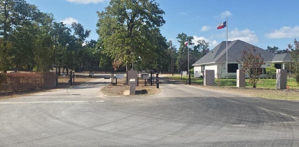 26849 Deerwood Dr, Hempstead, TX 77445 - photo 4