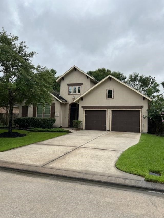 view of front of home featuring a front yard