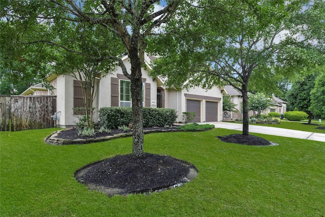 view of front of property featuring a front lawn and a garage