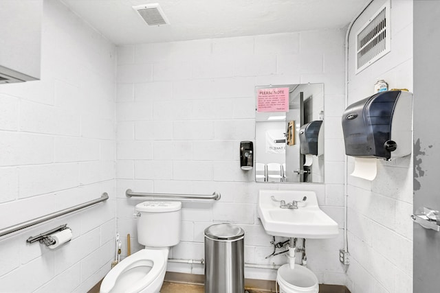 bathroom featuring sink and toilet