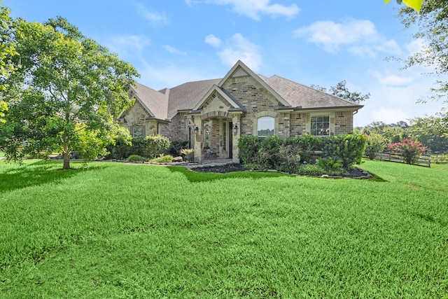 view of front of house featuring a front yard