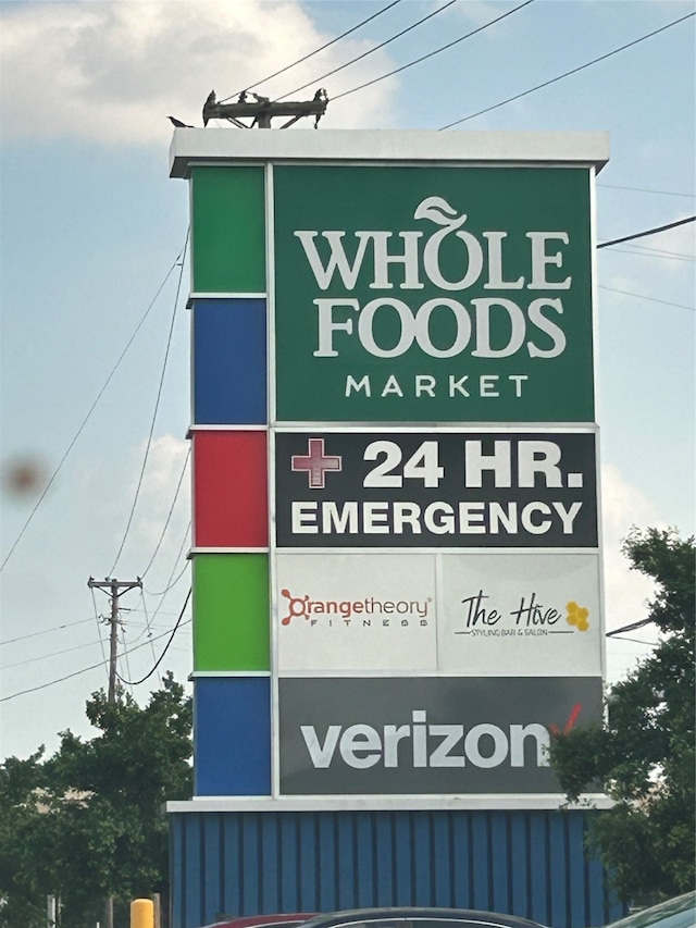 view of community / neighborhood sign