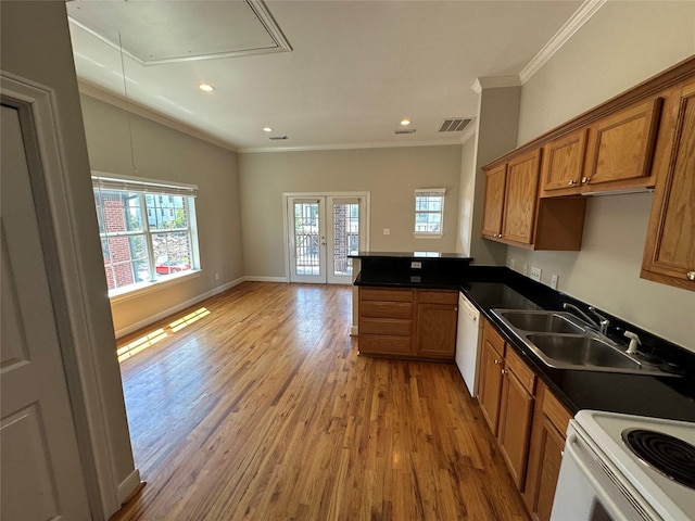 kitchen featuring sink, kitchen peninsula, light hardwood / wood-style floors, white appliances, and ornamental molding