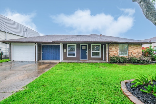 ranch-style house featuring a front lawn and a garage