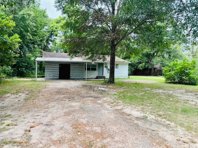 single story home featuring a carport and a front yard