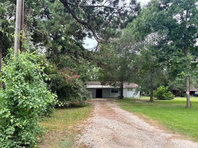 view of front of property with a front yard