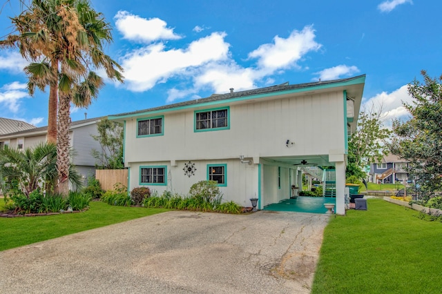 view of front of house with a carport and a front yard