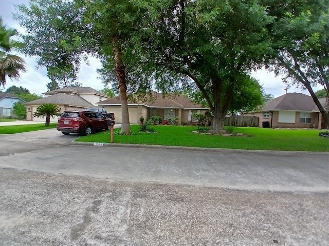 single story home featuring a front lawn