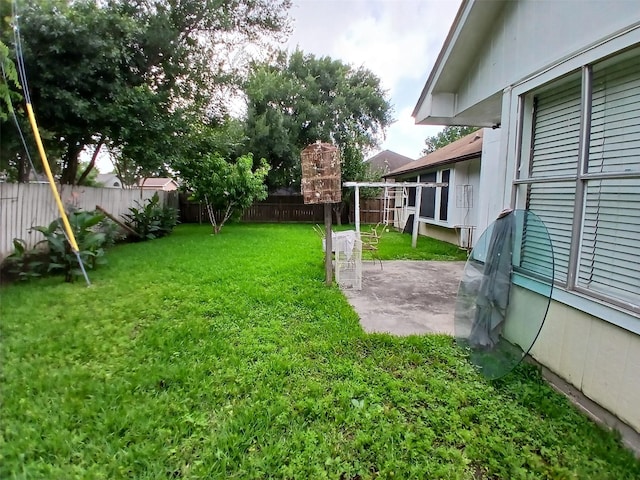 view of yard with a patio area