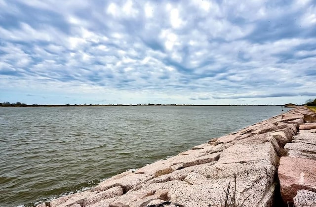 4600 Lakeshore Dr, Port Arthur, TX 77642 - property view of water