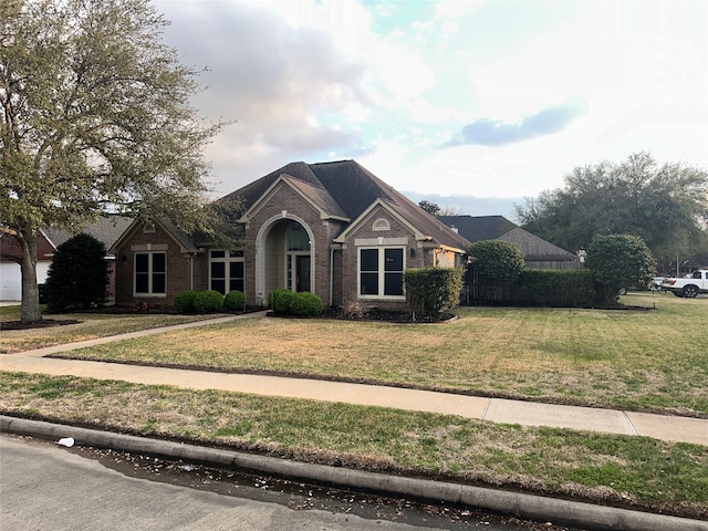 view of front of house featuring a front yard