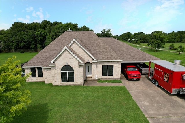 view of front facade featuring a front yard and a carport