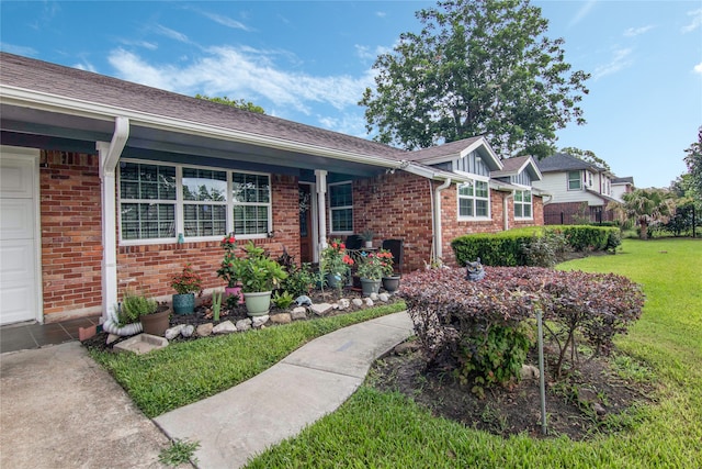 single story home with a front yard