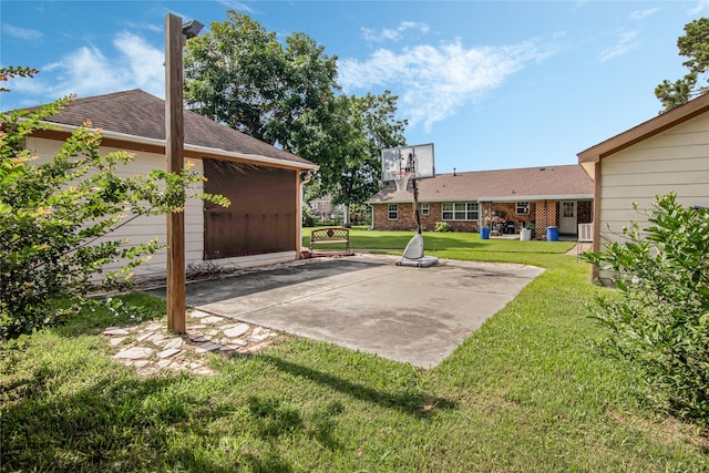 view of yard with a patio