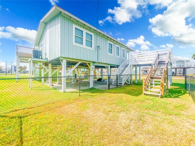 back of house featuring a yard