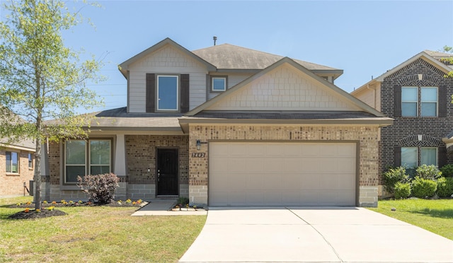 view of front of property featuring a front yard