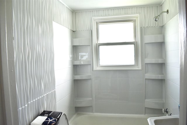 bathroom featuring shower / bathing tub combination