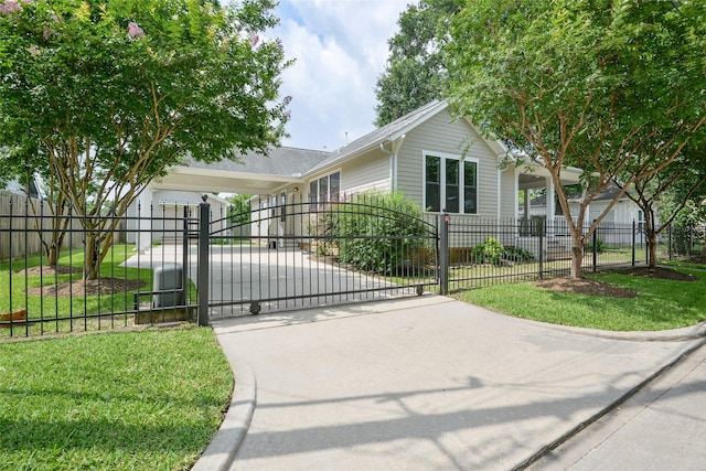 view of front of home featuring a front yard