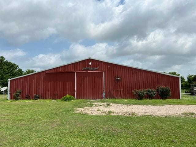 Listing photo 2 for 2045 County Road 220, Angleton TX 77515