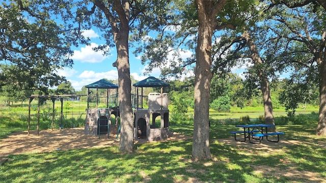 1014 Beaver Lake Dr, Caldwell, TX 77836