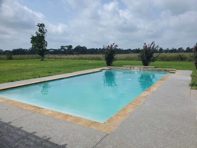 view of swimming pool featuring a lawn