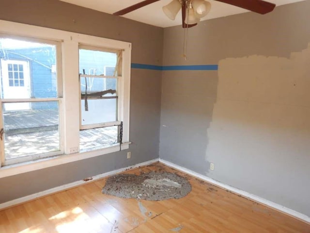 6636 Ave P, Houston, TX 77011 - spare room featuring wood finished floors, baseboards, and a ceiling fan