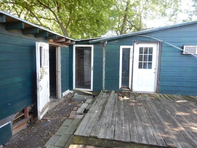 6636 Ave P, Houston, TX 77011 - view of wooden deck