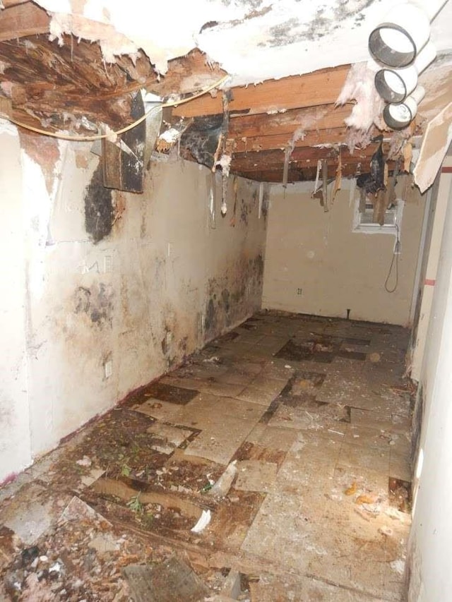 6636 Ave P, Houston, TX 77011 - view of basement