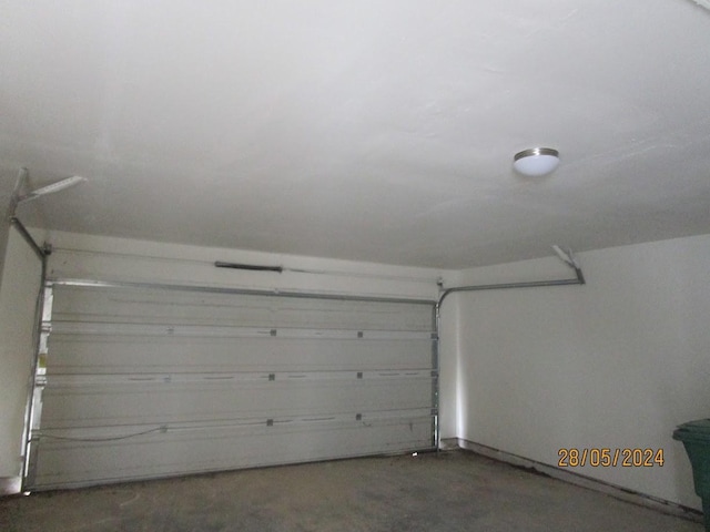 12515 Cooperstown Dr, Houston, TX 77089 - view of garage